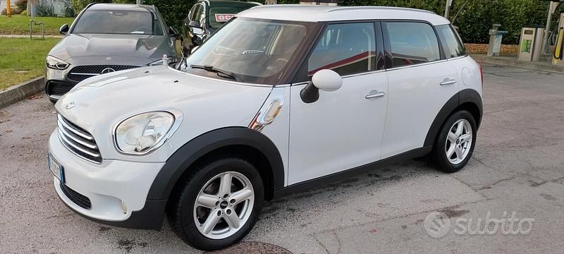 Bianco Usata 2012 Mini Cooper Countryman SUV | 3900 € (Buon prezzo) - Immagine 1/4