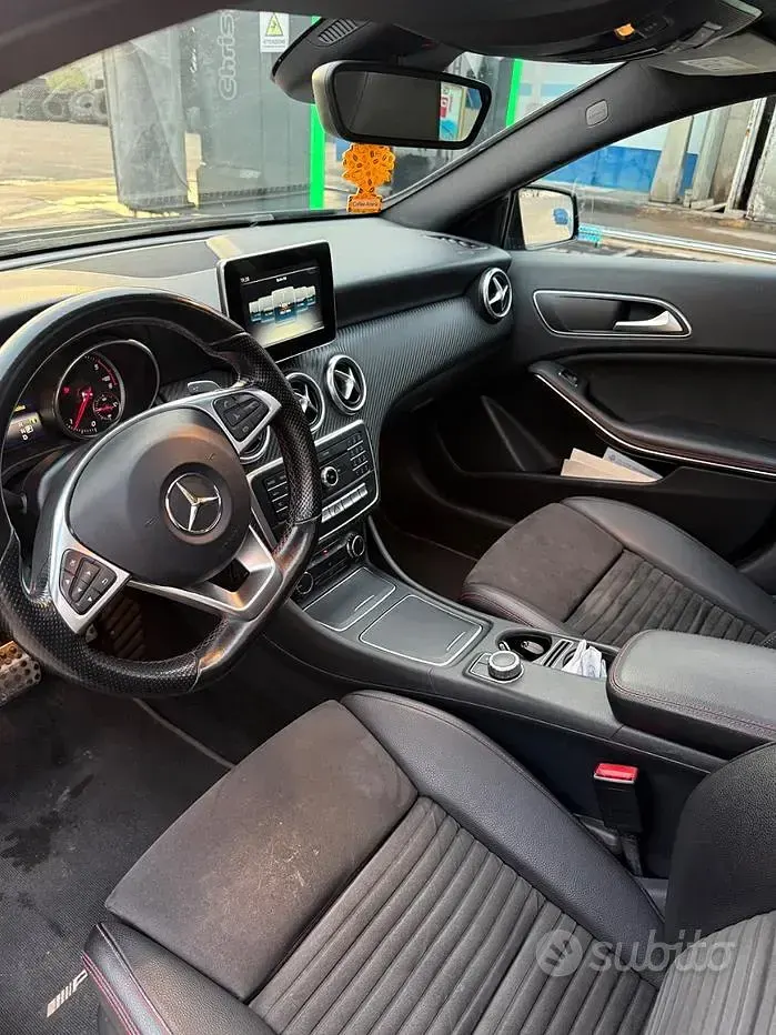 Usata Mercedes A180 Premium 109 CV (80 kW) 2016 Nero Utilitaria