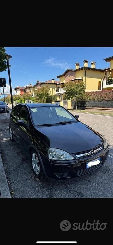 Usata 2005 Opel Corsa Due volumi | 1500 € (Buon prezzo) - Immagine 1/4