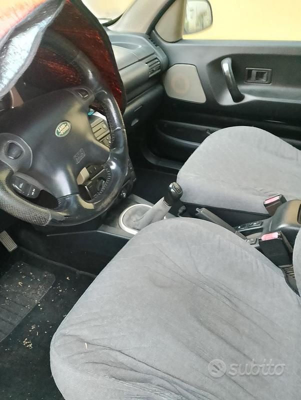 Usata Land Rover Freelander 109 CV (80 kW) 2005 Nero SUV