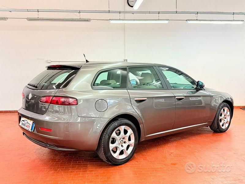 Usata Alfa Romeo 159 120 CV (88 kW) 2009 Grigio Station wagon