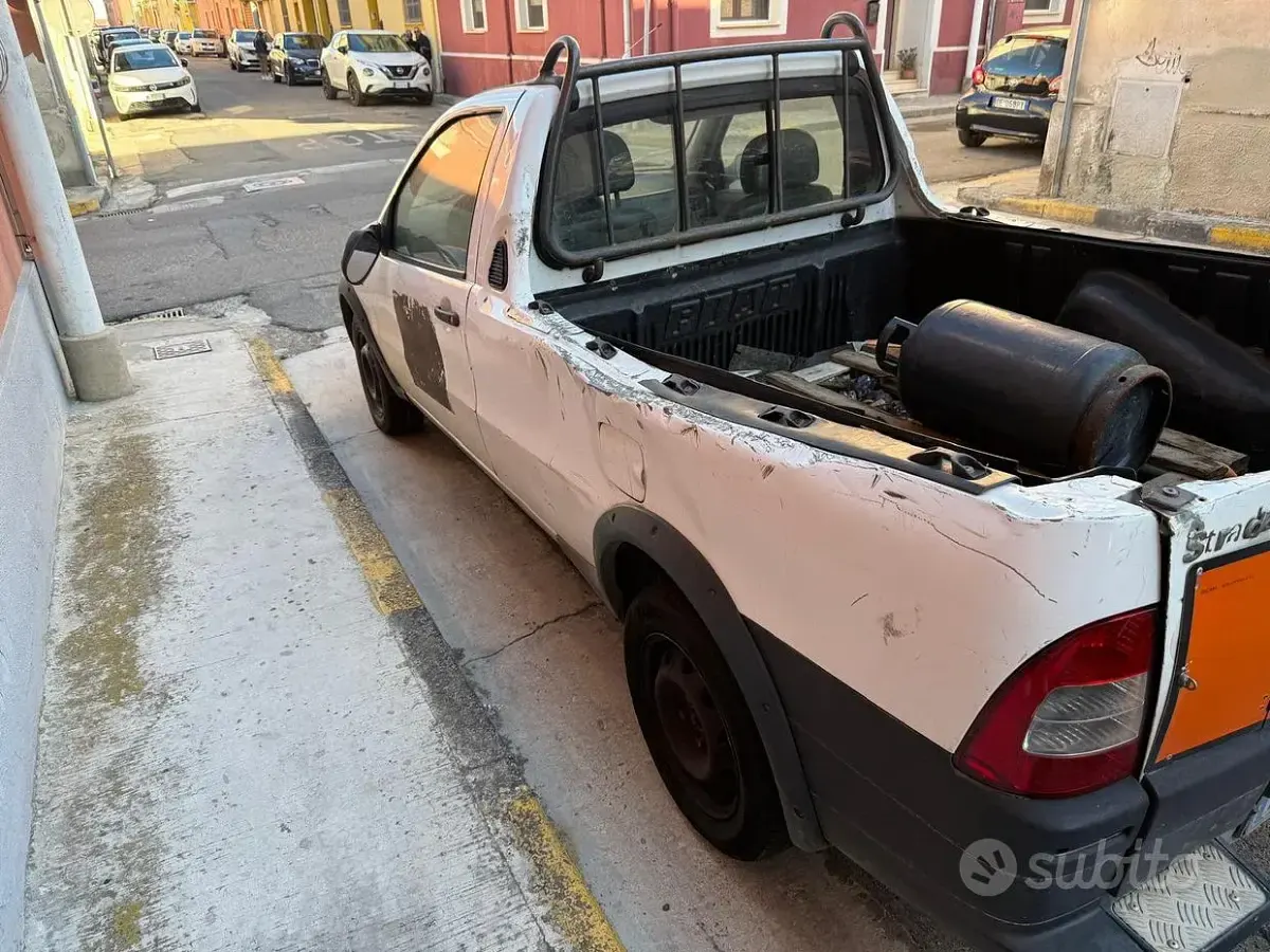 Usata Fiat Strada 95 CV (69 kW) 2007 Pick-up