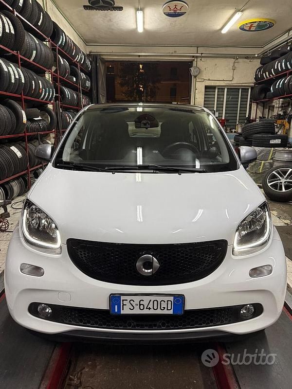 Begagnad Smart ForFour Passion 70 HK (51 kW) 2018 Vit Halvkombi