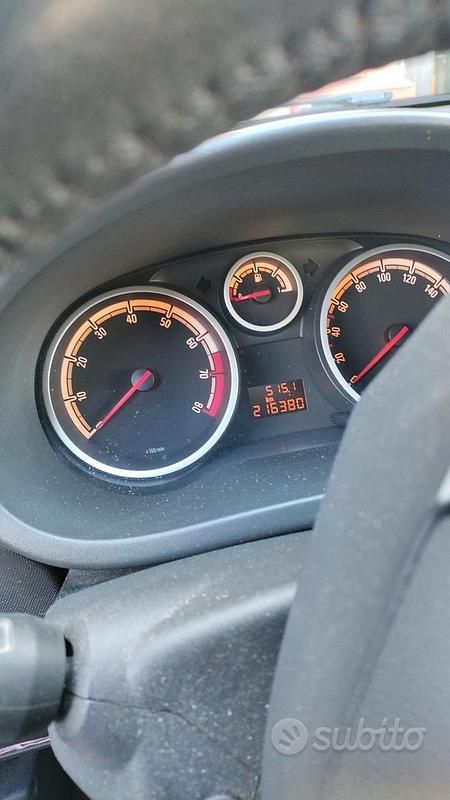 Usata Opel Corsa 85 CV (62 kW) 2011 Bianco Berlina