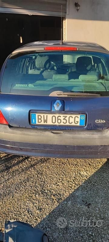 Usata Renault Clio II 75 CV (55 kW) 2001 Berlina
