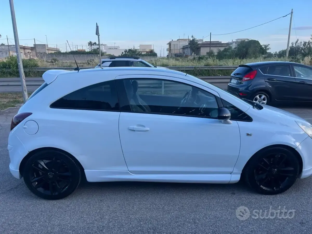 Usata Opel Corsa Sport 90 CV (66 kW) 2009 Bianco Utilitaria