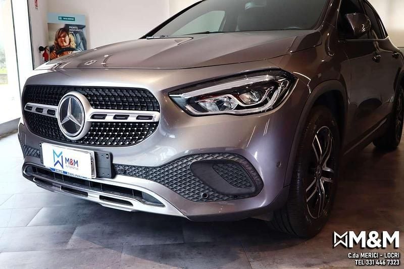Usata Mercedes GLA200 150 CV (110 kW) 2021 Grigio montagna SUV