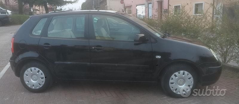 Usata VW Polo Comfortline 75 CV (55 kW) 2004 Nero Utilitaria