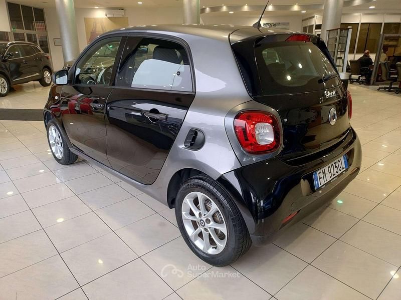 Usata Smart ForFour 71 CV (52 kW) 2017 Nero Utilitaria