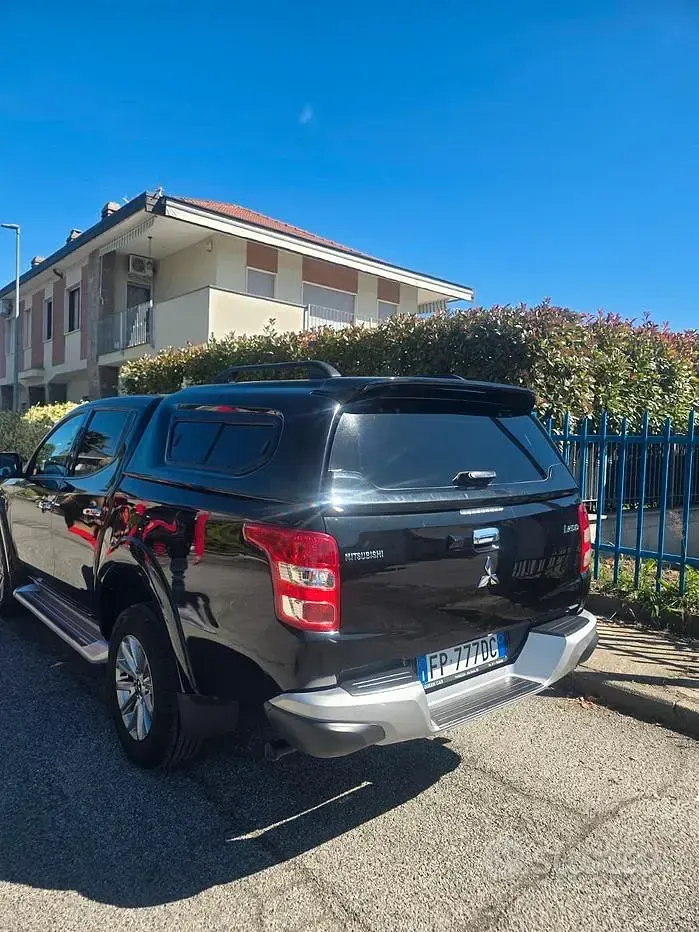 Usata Mitsubishi L200 154 CV (113 kW) 2018 Nero Pick-up