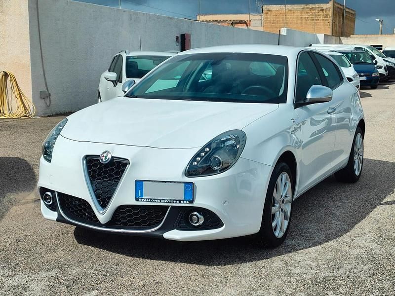 Bianco Usata 2020 Alfa Romeo Giulietta Ti Due volumi | 15.900 € (Molto cara) - Immagine 1/4
