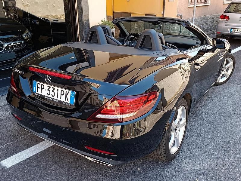 Usata Mercedes SLC180 156 CV (114 kW) 2018 Nero met Cabrio