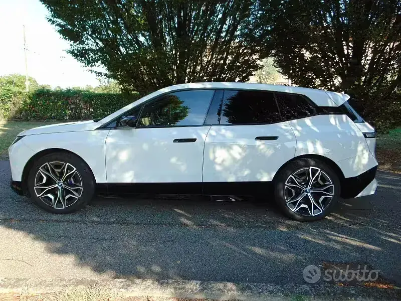 Usata BMW iX 239 kW (326 CV) 2023 Bianco SUV