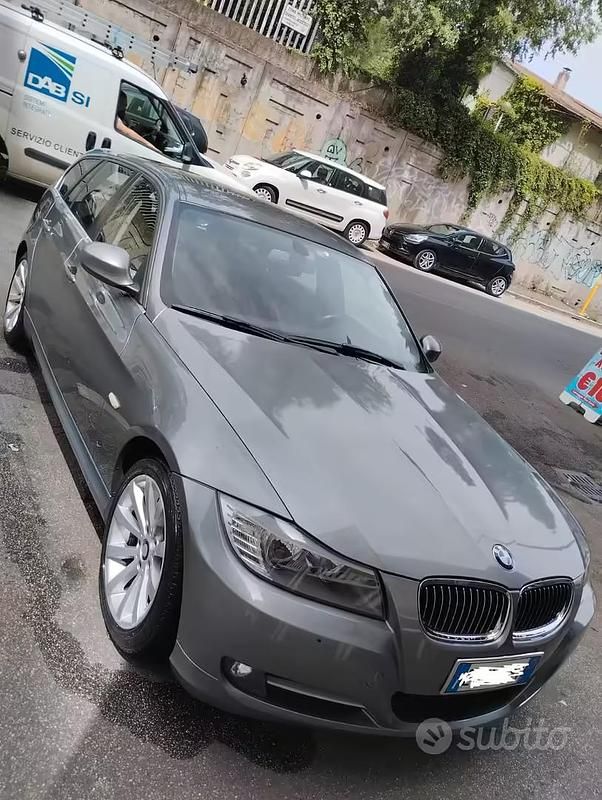Usata BMW 318 143 CV (105 kW) 2012 Grigio Station wagon