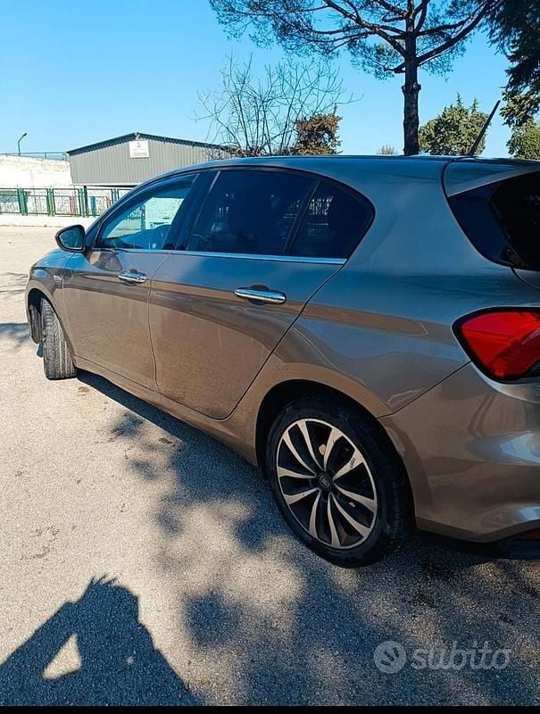 Marrone Usata 2017 Fiat Tipo Tre volumi | 8999 € - Immagine 1/4