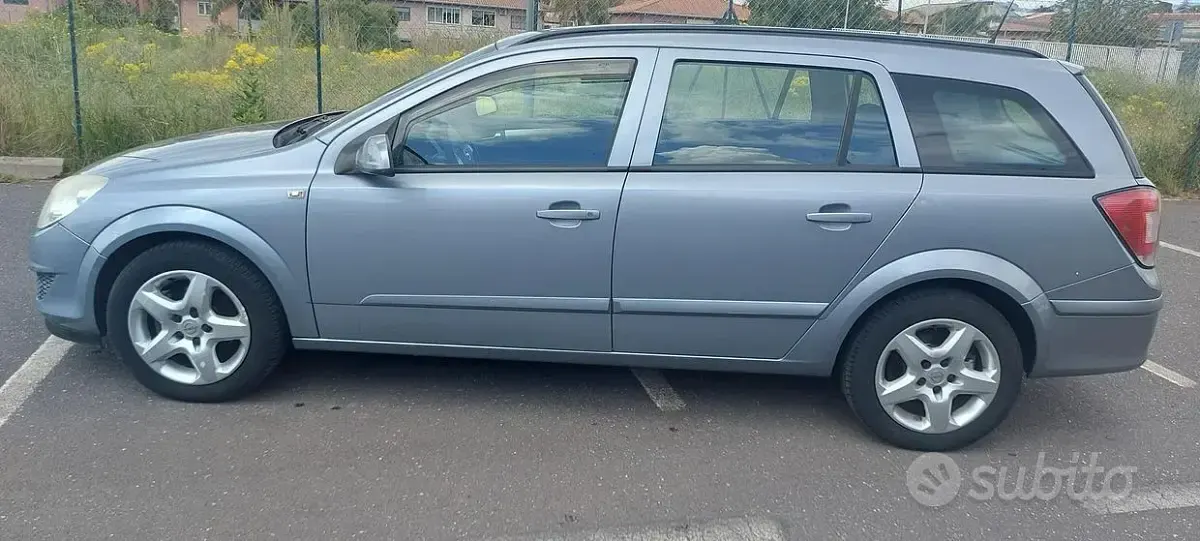 Usata Opel Astra 90 CV (66 kW) 2008 Grigio Station wagon