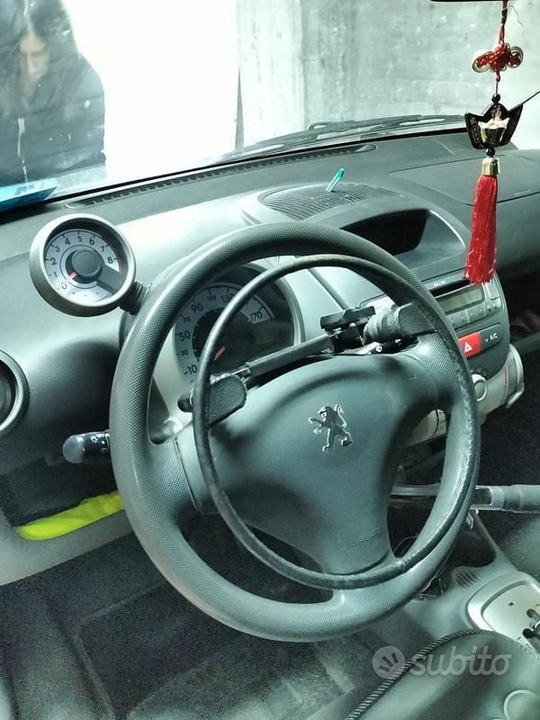 Grigio Usata 2007 Peugeot 107 Due volumi | 2700 € (Ottimo prezzo) - Immagine 1/4