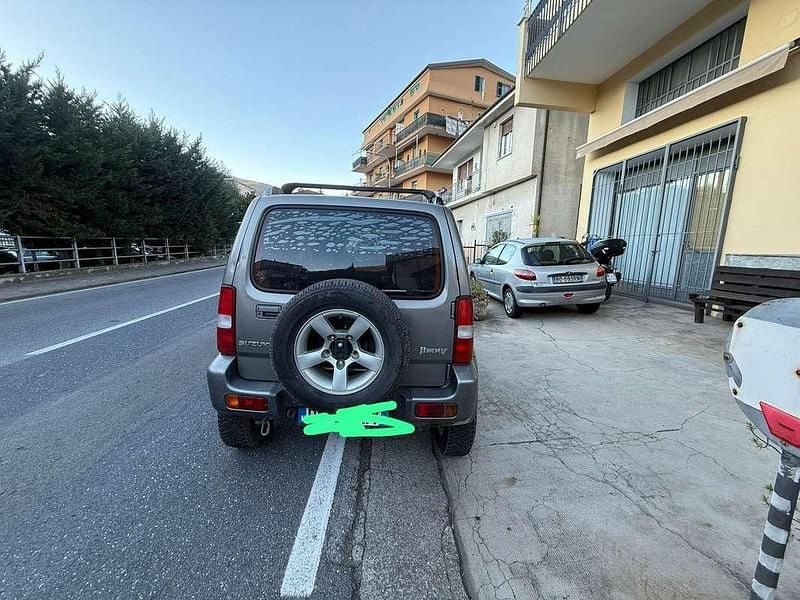 Second-hand Suzuki Jimny 86 CP (63 kW) 2008 Gri SUV