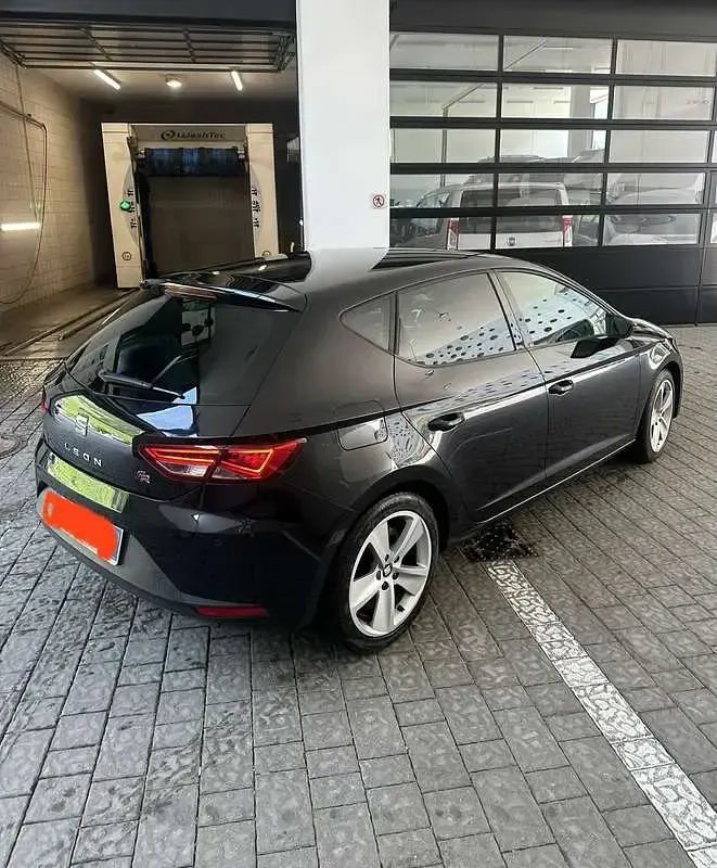Usata Seat Leon FR 150 CV (110 kW) 2016 Nero Utilitaria