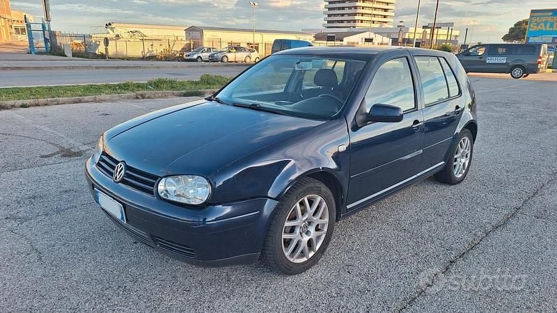 Usata VW Golf IV 104 CV (76 kW) 2001 Nero Berlina