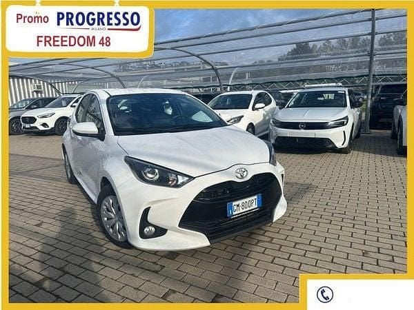 Usata Toyota Yaris Active 72 CV (52 kW) 2023 Bianco Utilitaria