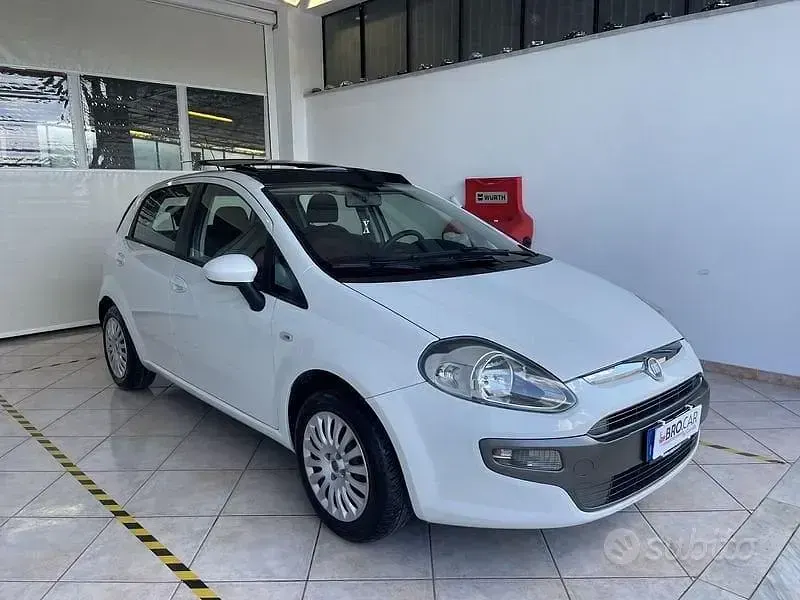 Usata Fiat Grande Punto 77 CV (56 kW) 2010 Bianco Utilitaria