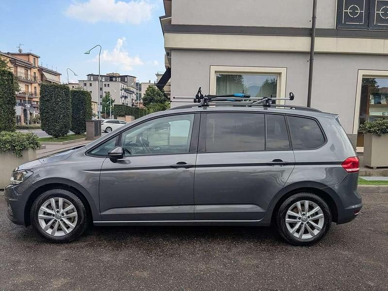 Grigio Usata 2017 VW Touran Business Monovolume | 16.950 € (Molto cara) - Immagine 1/4