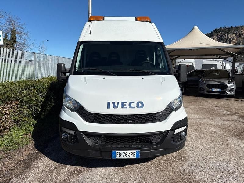 Usata Iveco Daily 145 CV (106 kW) 2016 Bianco Berlina