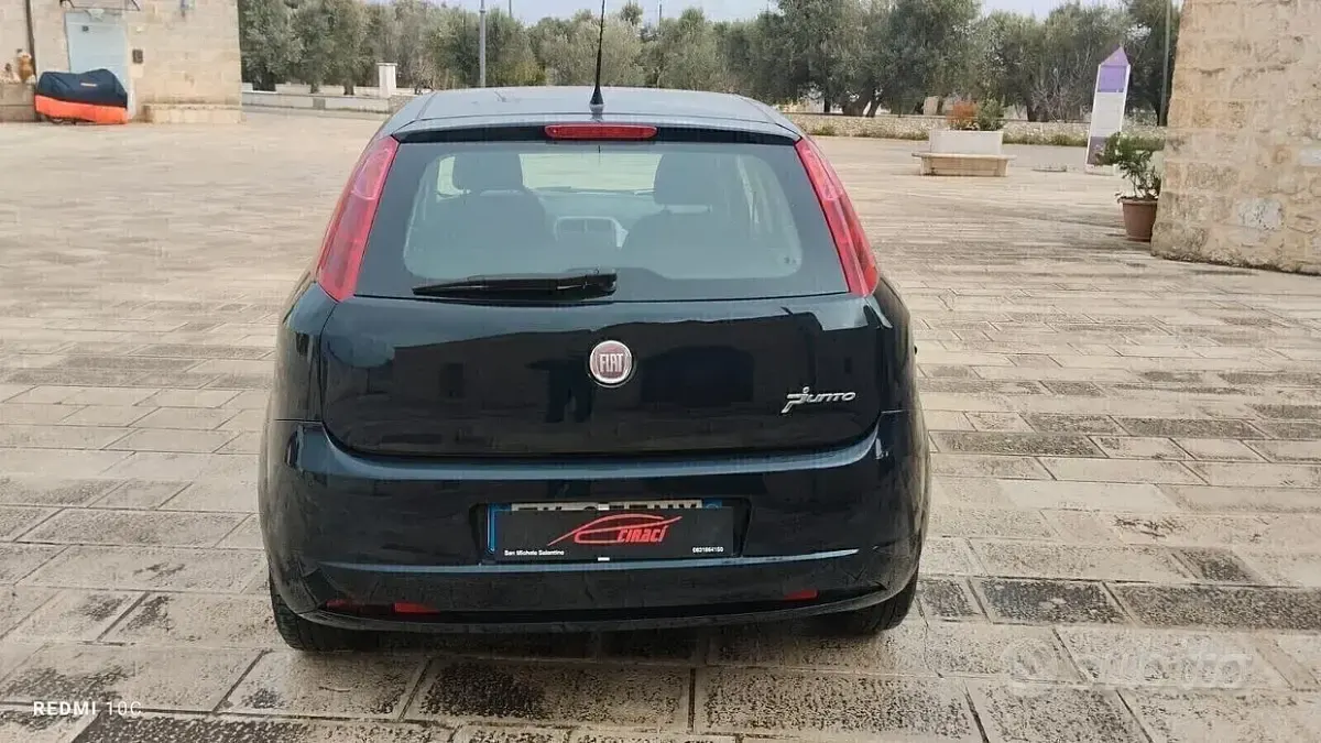 Usata Fiat Grande Punto 75 CV (55 kW) 2011 Bluazzurro Utilitaria