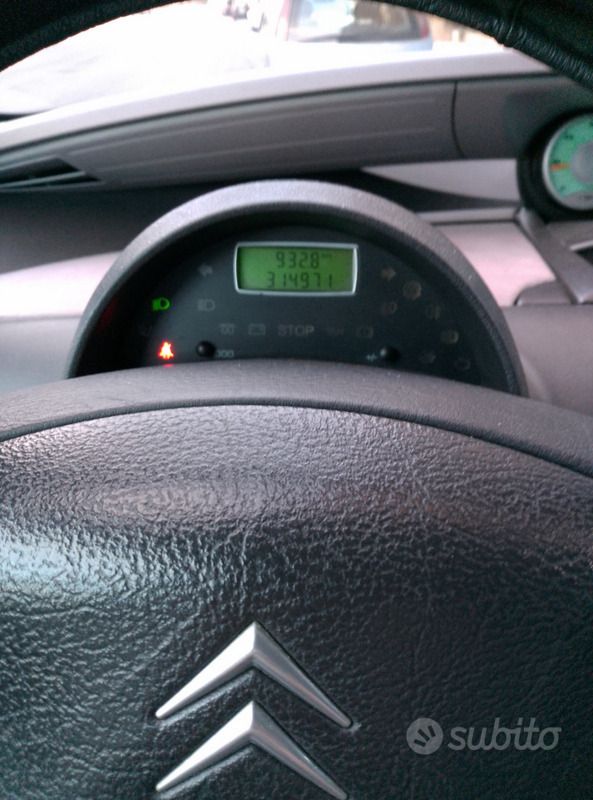 Nero Usata 2004 Citroën C8 Monovolume | 2500 € - Immagine 1/4