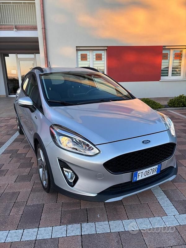 Usata Ford Fiesta Vignale 120 CV (88 kW) 2019 Grigio Berlina