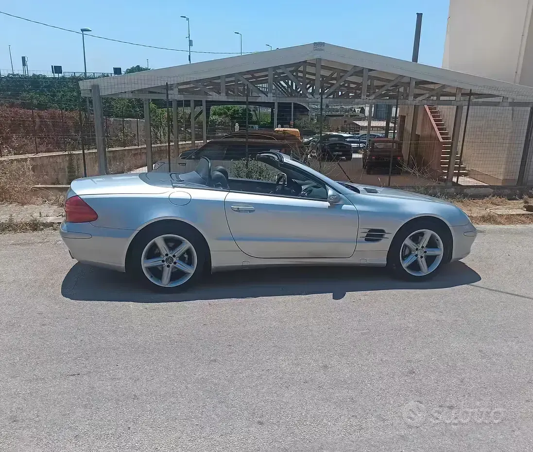 Usata Mercedes SL350 245 CV (180 kW) 2004 Grigio Cabrio
