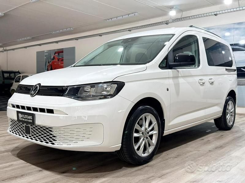 Usata VW Caddy 122 CV (89 kW) 2022 Bianco Monovolume