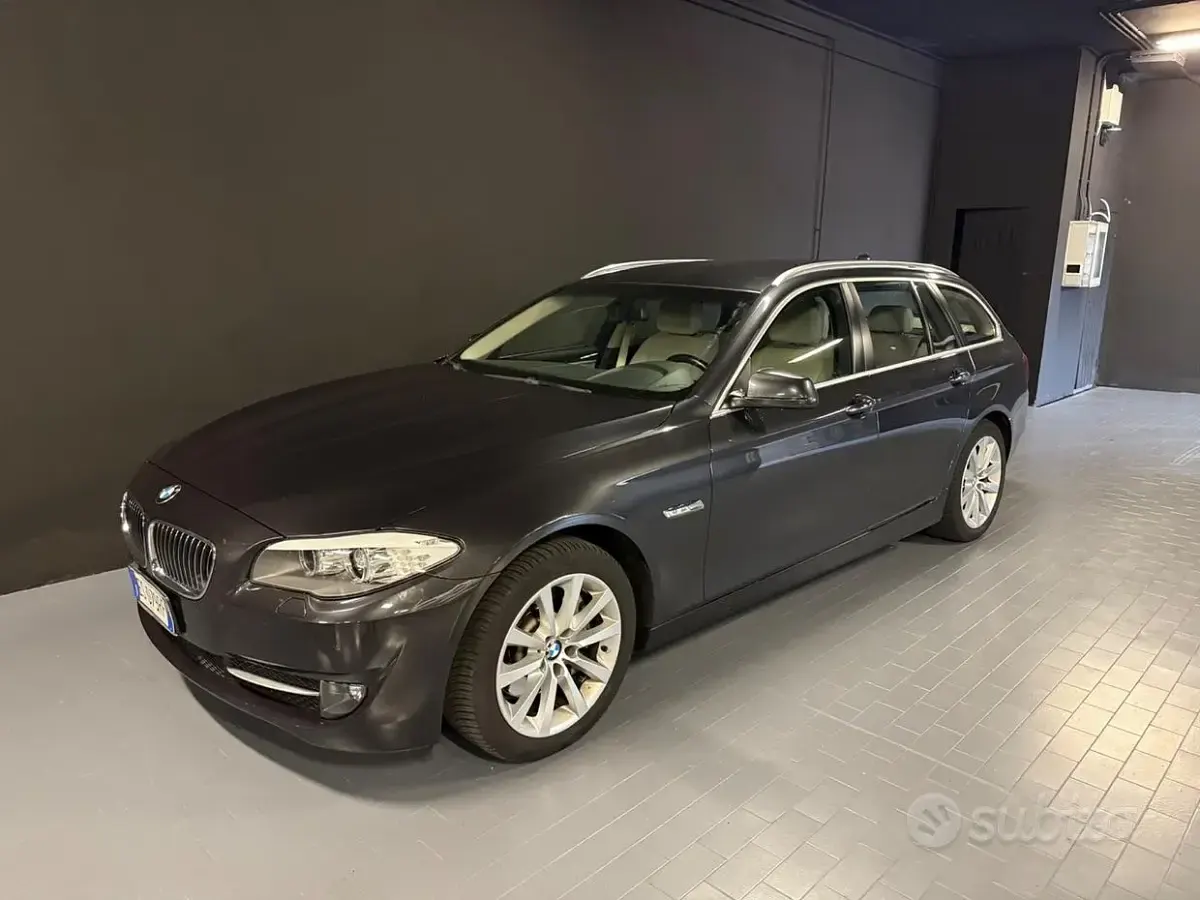 Usata BMW 525 Luxury Line 218 CV (160 kW) 2013 Grigio Station wagon