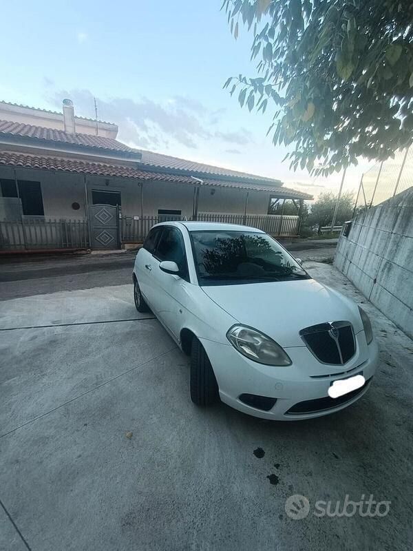Usata Lancia Ypsilon 75 CV (55 kW) 2008 Bianco Utilitaria