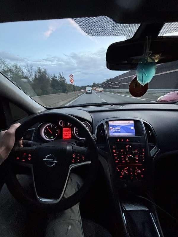 Usata Opel Astra Cosmo 131 CV (96 kW) 2013 Berlina