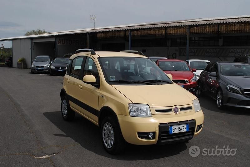 Second-hand Fiat Panda 4x4 Climbing 69 CP (50 kW) 2012 Galben Hatchback