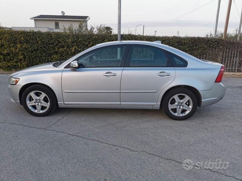 Usata 2009 Volvo S40 Tre volumi | 3200 € (Buon prezzo) - Immagine 1/4
