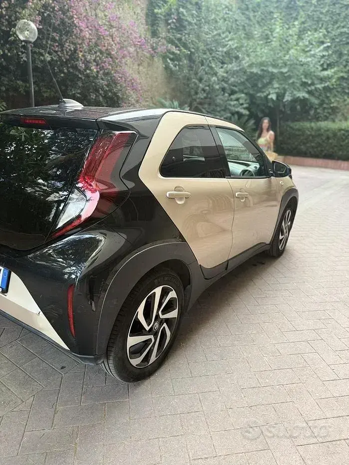 Usata Toyota Aygo X Lounge 72 CV (52 kW) 2024 Marrone SUV