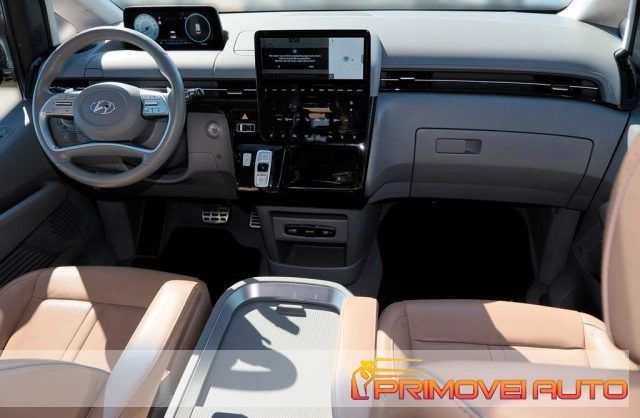 Grigio Usata 2022 Hyundai Staria Monovolume | 45.300 € - Immagine 1/4