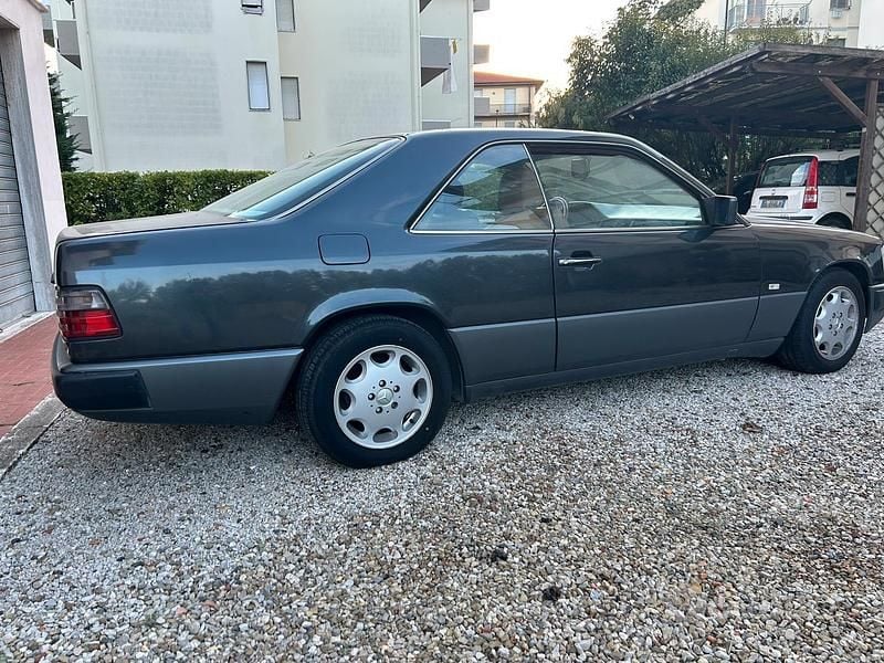 Usata Mercedes E300 1989 Nero Coupé
