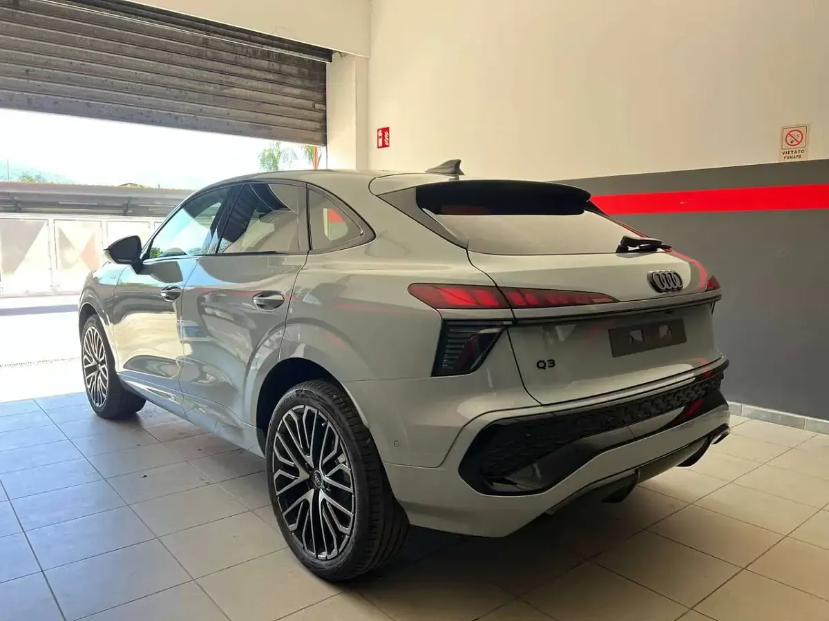 Nuova Audi Q3 S-Line 150 CV (110 kW) 2026 Dew silver perlato SUV