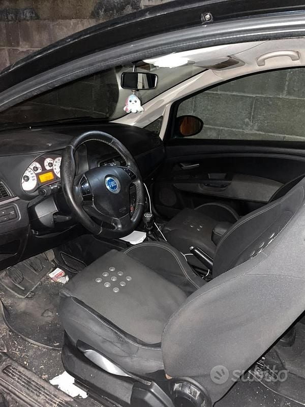 Usata Fiat Grande Punto 95 CV (69 kW) 2006 Nero Utilitaria