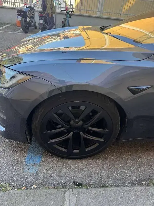 Usata Tesla Model S 492 kW (670 CV) 2023 Grigio Utilitaria