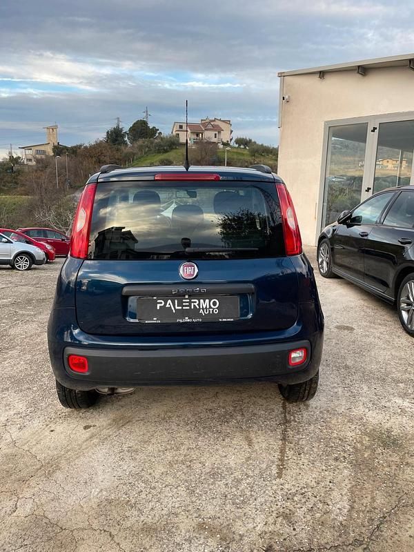Usata Fiat Panda Lounge 69 CV (50 kW) 2018 Blu Utilitaria