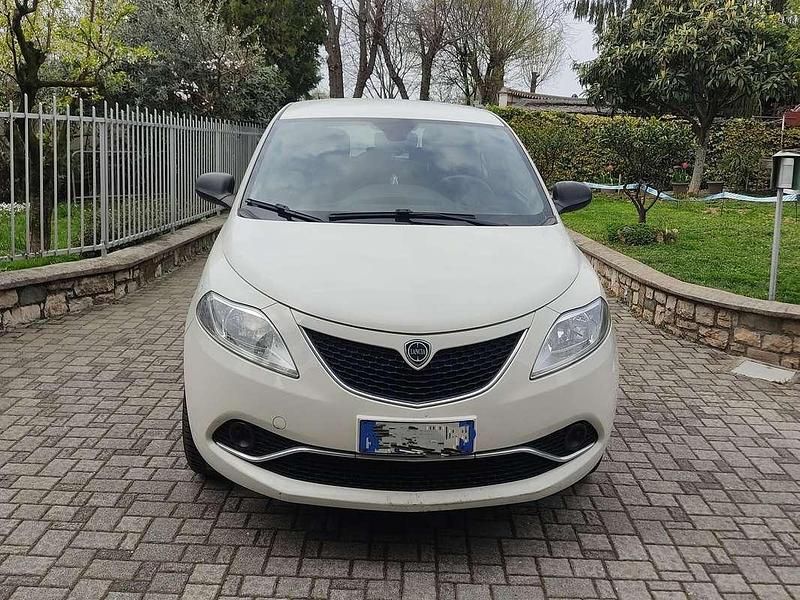 Usata Lancia Ypsilon Silver 86 CV (63 kW) 2017 Bianco Utilitaria