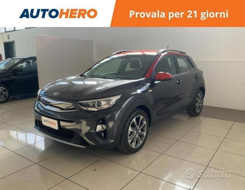 Grigio Usata 2019 Kia Stonic Style SUV | 13.699 € (Buon prezzo) - Immagine 1/4