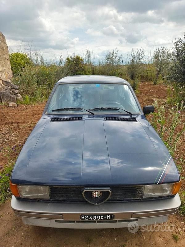 Blu Usata 1985 Alfa Romeo Giulietta Tre volumi | 3500 € - Immagine 1/4