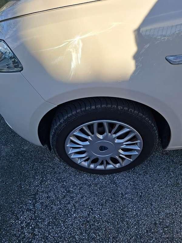 Usata Lancia Ypsilon Silver 69 CV (50 kW) 2016 Utilitaria