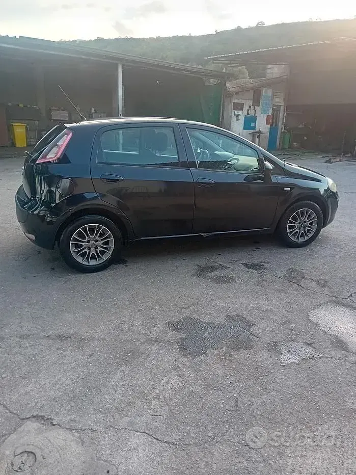 Usata Fiat Grande Punto 75 CV (55 kW) 2011 Utilitaria